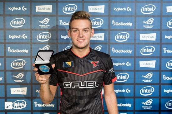 在刚刚结束的LCK春决中，GEN以3-1击败T1拿下春季赛冠军 GEN下路Peyz收获LCK春决FMVP