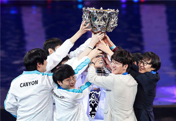 绝对王者：虽非电竞爽文主角，但TES亦有光芒绽放